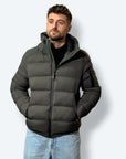 Piumino con zip contrasto