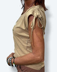 T-shirt con laccetto