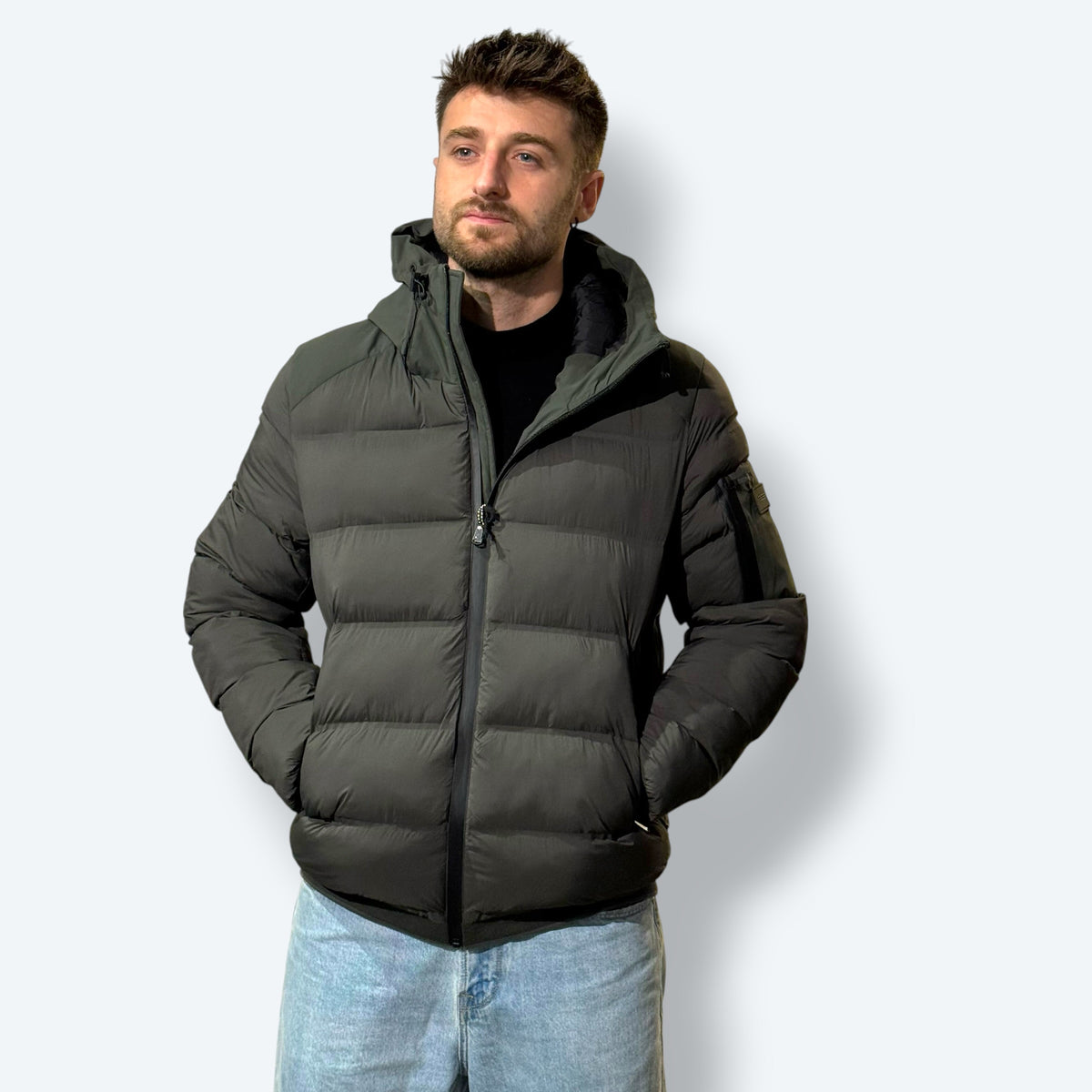 Piumino con zip contrasto