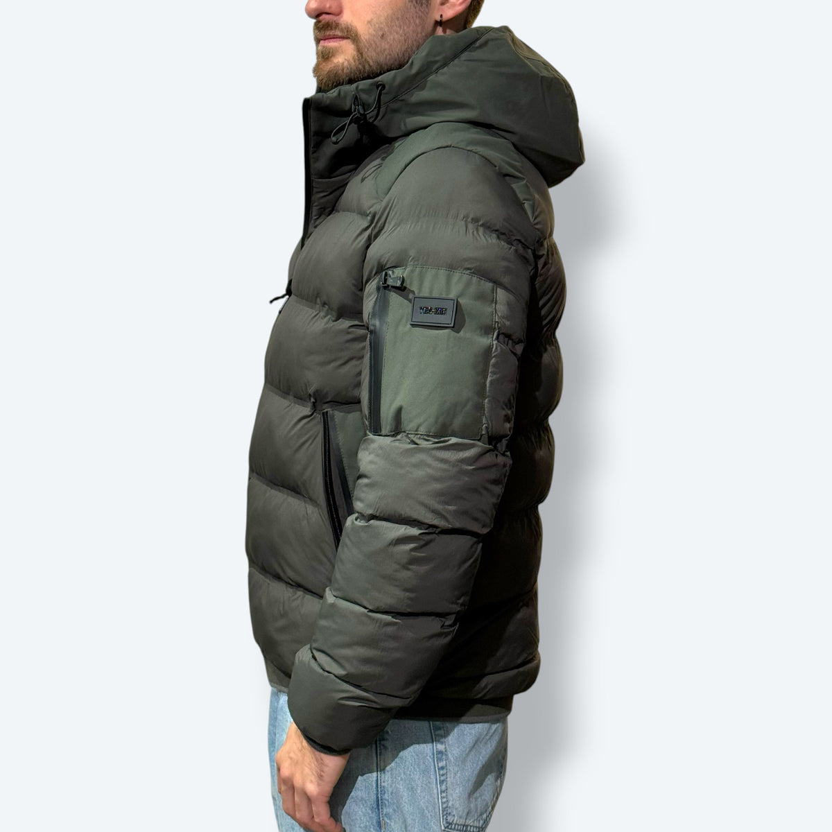 Piumino con zip contrasto