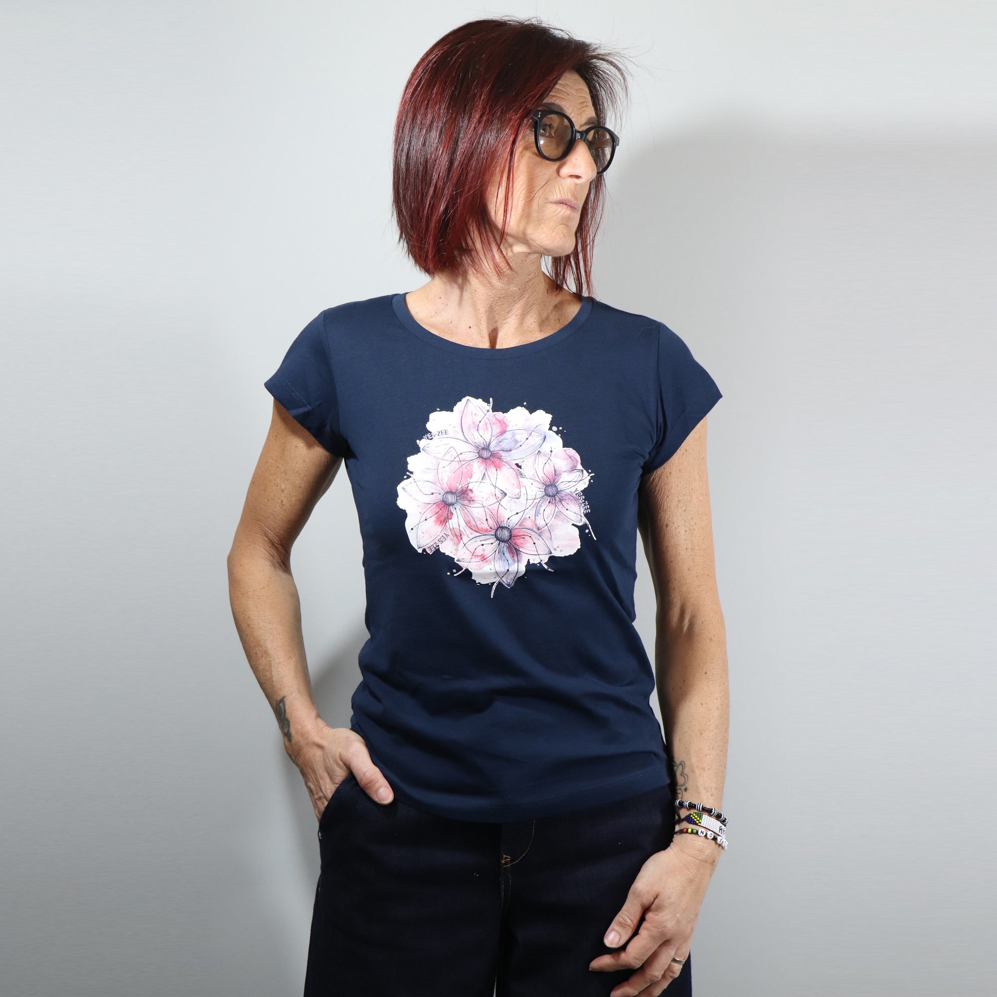 T-shirt girocollo fiori slim-fit