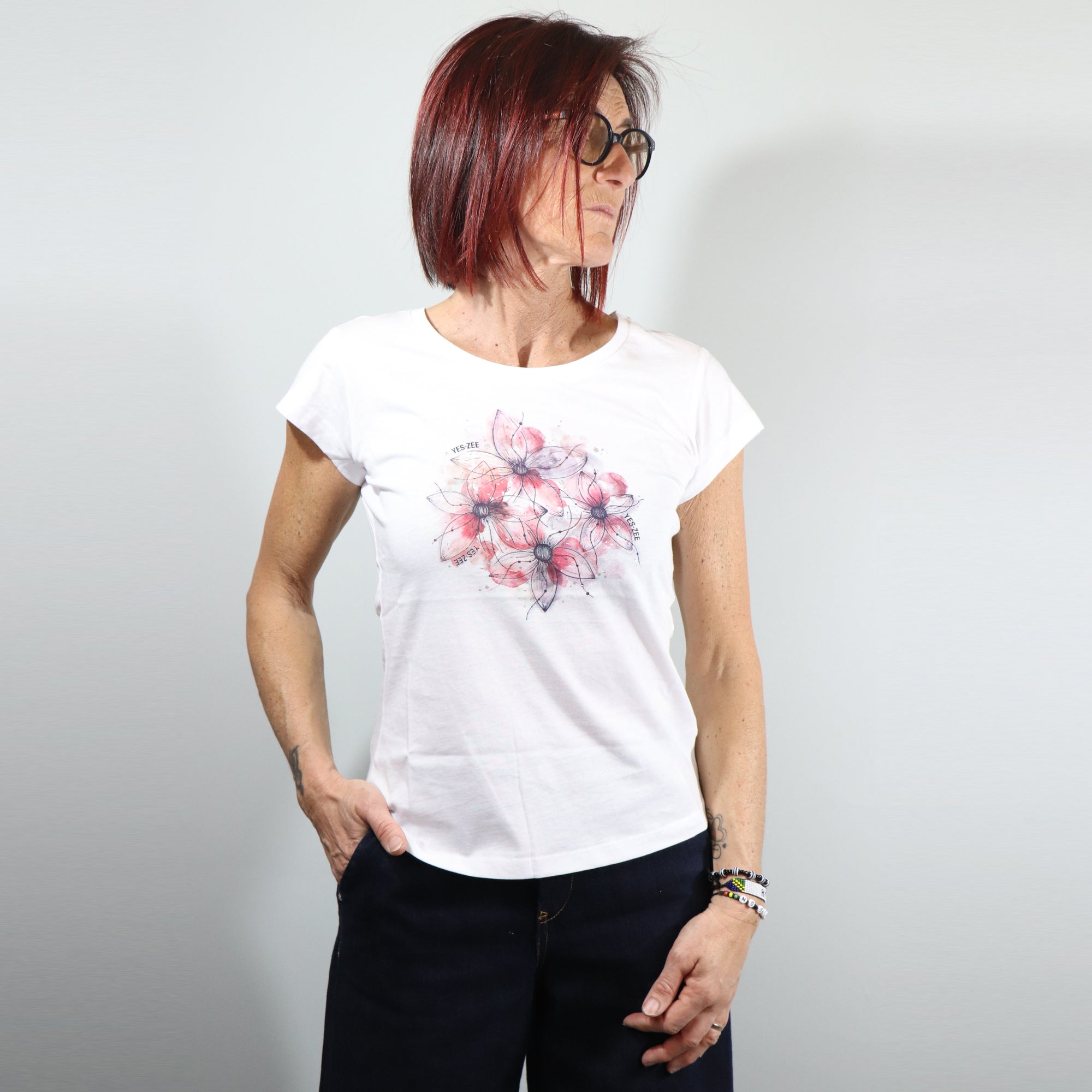 T-shirt girocollo fiori slim-fit